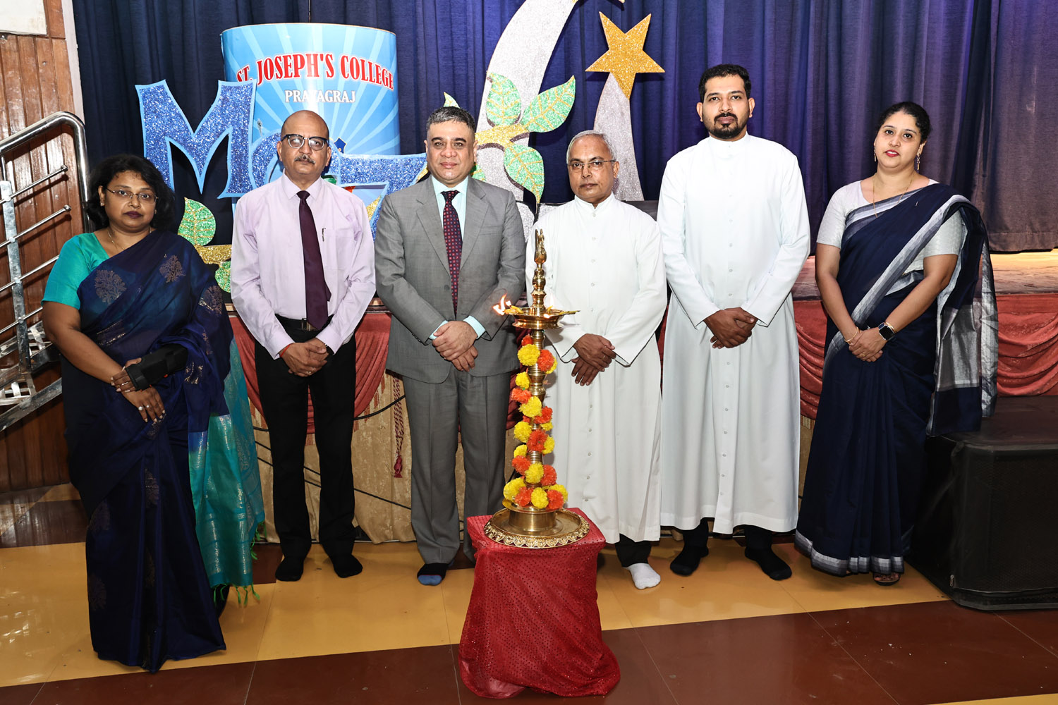 PEERS UNITED FOR PEACE: SJC HOLDS FIRST EDITION OF G7